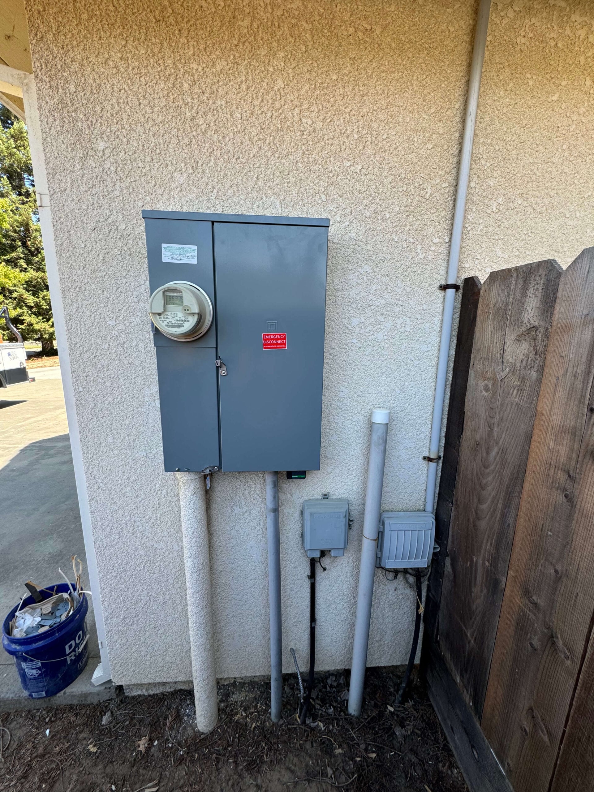 Exterior meter-main combo breaker panel with emergency disconnect installed on a stucco home wall.